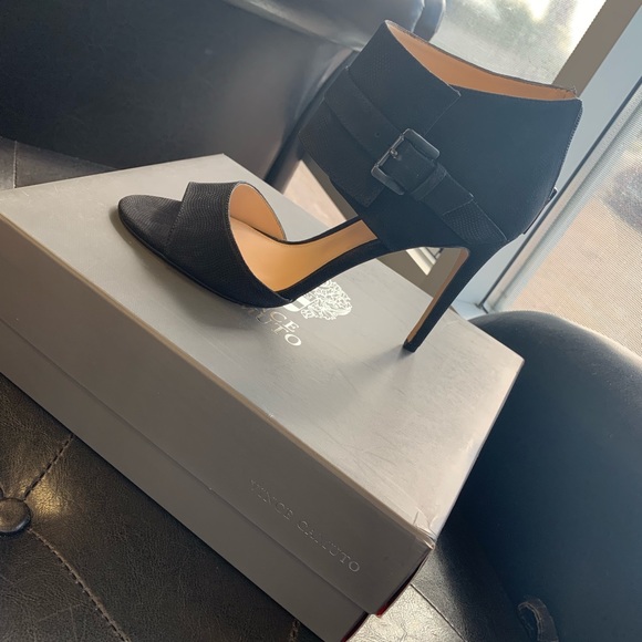 Black leather 4-inch heels with buckle closure - Picture 1 of 5